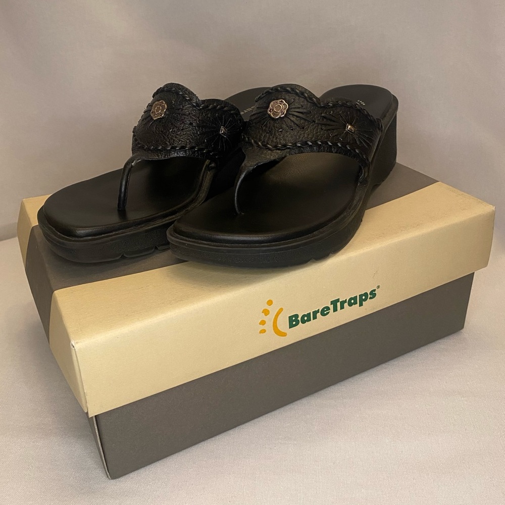 Bare Traps Women’s Black Wedge Flip Flop size 8